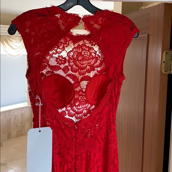 Allover lace backless gown - Picture 4 of 8